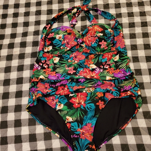 Catalina Other - Catalina 18W-20W Floral One Piece Bathing Suit